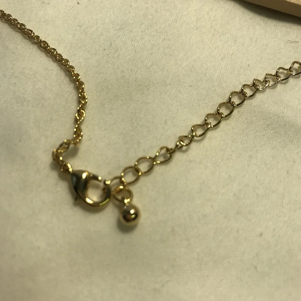 Vintage 2005 Pave‎ Ombre Rhinestone Heart Hold Tone Necklace Avon Cut-out 18